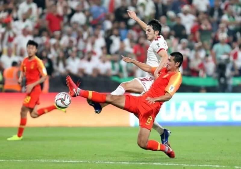 Trận đấu có những pha lỗi ngớ ngẩn