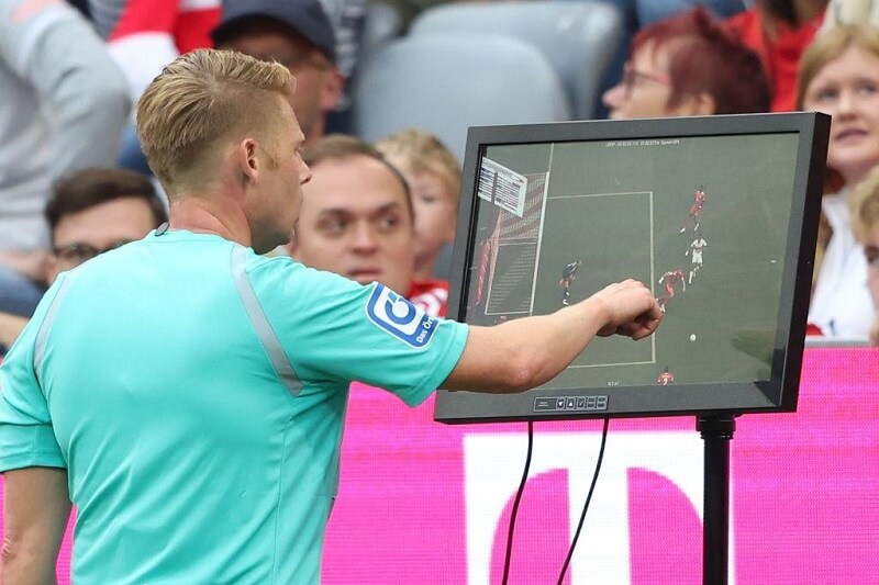 Xem video quay chậm để đưa ra nhận định