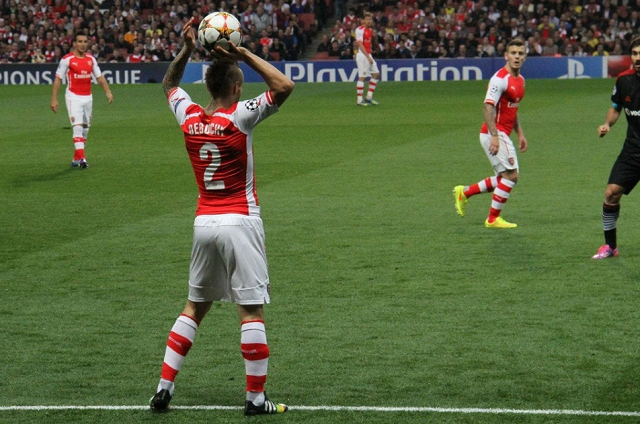 Hướng dẫn quy trình thực hiện ném biên cho người chơi mới