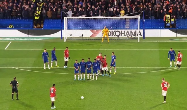 Luật đá phạt trong bóng đá