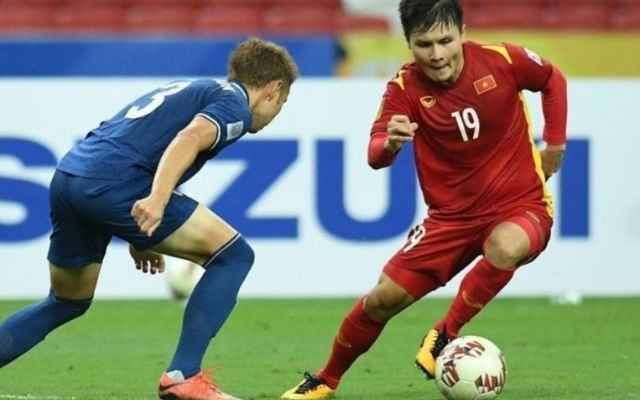 Tiền vệ phòng ngự có nhiệm vụ ngăn chặn các đợt tấn công và bảo vệ hàng phòng ngự