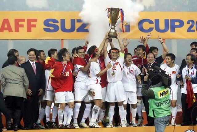 HLV Henrique Calisto cùng chức Vô địch AFF Championship 2008