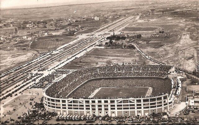 Santiago Bernabéu được mở cửa chính thức vào năm 1947Santiago Bernabéu được mở cửa chính thức vào năm 1947
