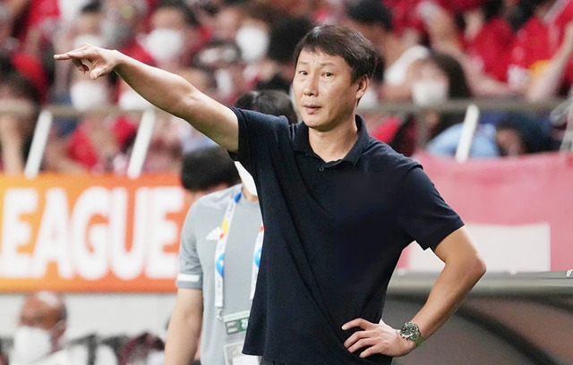 Tân huấn luyện viên trưởng Kim Sang-sik của đội tuyển bóng đá Việt Nam