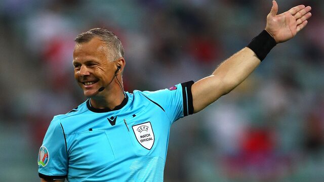 Trọng tài người Hà Lan Bjorn Kuipers Trọng tài người Hà Lan Bjorn Kuipers