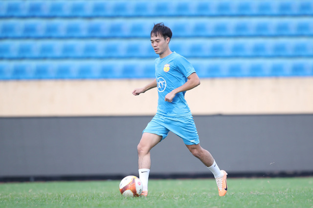 Nguyễn Văn Toàn và bản hợp đồng đắt giá với Thép Xanh Nam Định Nguyễn Văn Toàn và bản hợp đồng đắt giá với Thép Xanh Nam Định