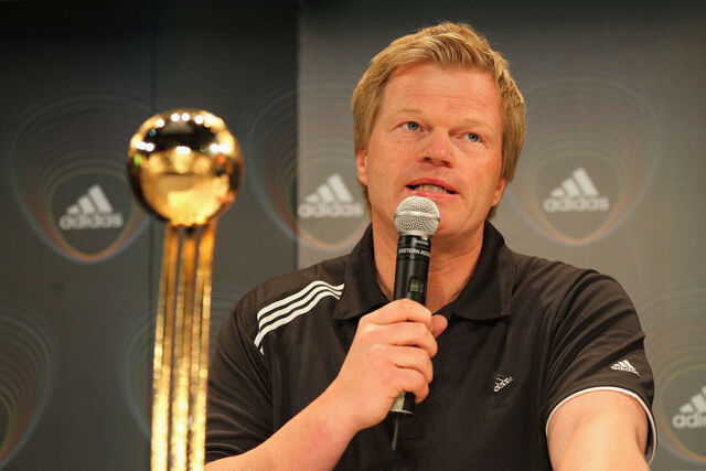 Oliver Kahn là thủ môn đầu tiên nhận được danh hiệu cao quý này Oliver Kahn là thủ môn đầu tiên nhận được danh hiệu cao quý này