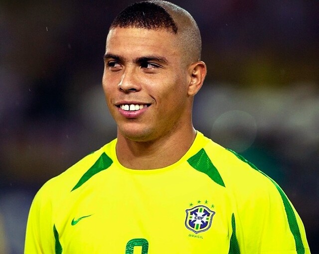 Ronaldo De Lima là một trong những cầu thủ thành công nhất trong bóng đá tại World Cup Ronaldo De Lima là một trong những cầu thủ thành công nhất trong bóng đá tại World Cup