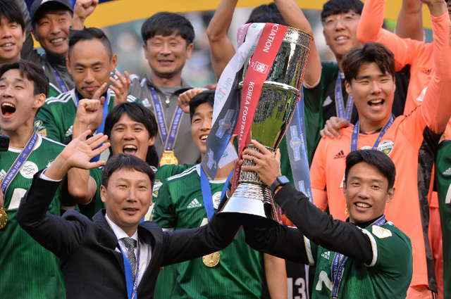 Kim Sang-sik địch K-League 1 trong năm đầu tiên làm huấn luyện viên trưởng Kim Sang-sik địch K-League 1 trong năm đầu tiên làm huấn luyện viên trưởng