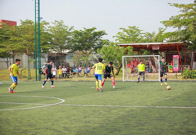 Luật quy định chỉ có 3 người cùng thi đấu trên sân Luật quy định chỉ có 3 người cùng thi đấu trên sân