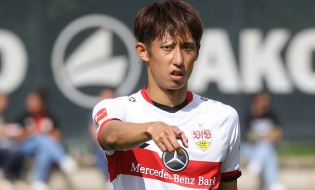 Ito đã thi đấu cho câu lạc bộ quê nhà Jubilo Iwata khi anh 19 tuổi