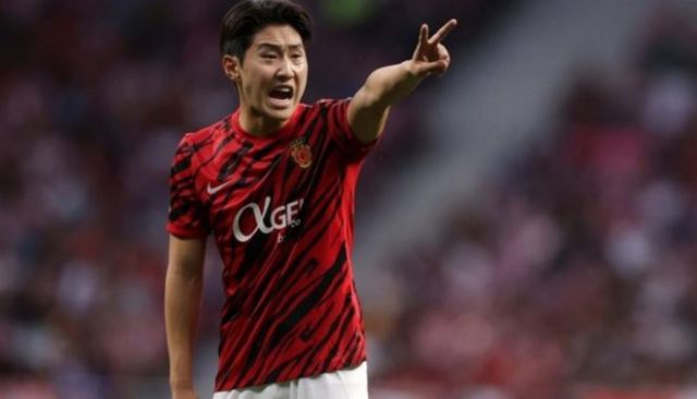 Lee Kang - In là một trong các cầu thủ số 9 trẻ tuổi nhất Hàn Quốc Lee Kang - In là một trong các cầu thủ số 9 trẻ tuổi nhất Hàn Quốc