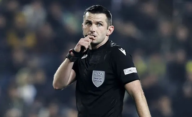 Tầm quan trọng hiệu lệnh còi của trọng tài bóng đá