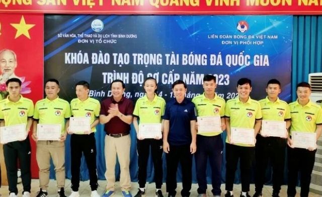Bạn nên trọng tài tại các trung tâm, học viện thuộc các CLB bóng đá Bạn nên trọng tài tại các trung tâm, học viện thuộc các CLB bóng đá