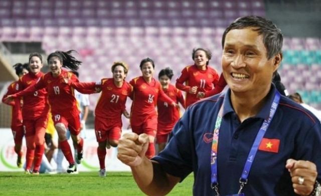 Mai Chung Đức là một trong các huấn luyện viên trưởng của đội tuyển bóng đá nữ Việt Nam Mai Chung Đức là một trong các huấn luyện viên trưởng của đội tuyển bóng đá nữ Việt Nam