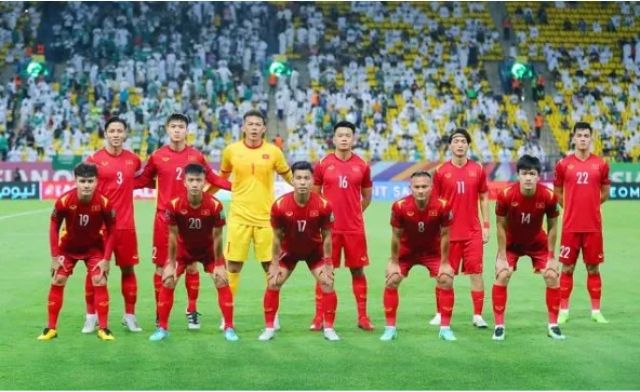 Số lượng cầu thủ trong luật 11 mới nhất bóng đá gồm có 11 người Số lượng cầu thủ trong luật 11 mới nhất bóng đá gồm có 11 người