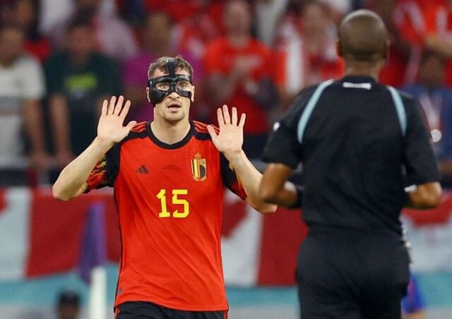 Mặt nạ dùng trong bóng đá có gì đặc biệt?