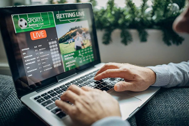 Việc xem bóng đá trực tiếp và kèo nhà cái khá phổ biến