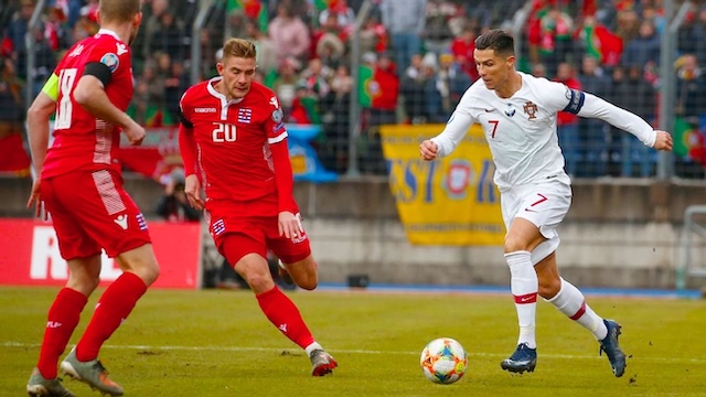 Những thay đổi luật bóng đá nổi bật gần đây