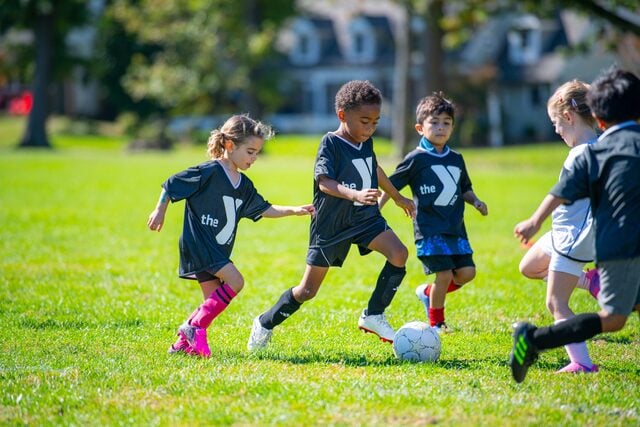 Cập nhập chính xác kích thước sân bóng đá trẻ em tiêu chuẩn