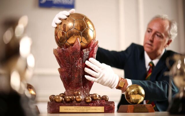 Siêu Quả bóng Vàng là giải thưởng được trao vào ngày 24 tháng 12 năm 1989 bởi tạp chí France Football của Pháp